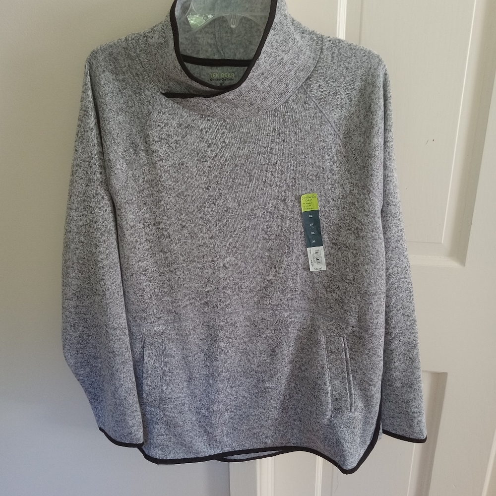 NEW TEK GEAR TOP.  XL